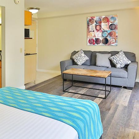 City View Studio With Pool Access In Aloha Surf! Honolulu Bagian luar foto