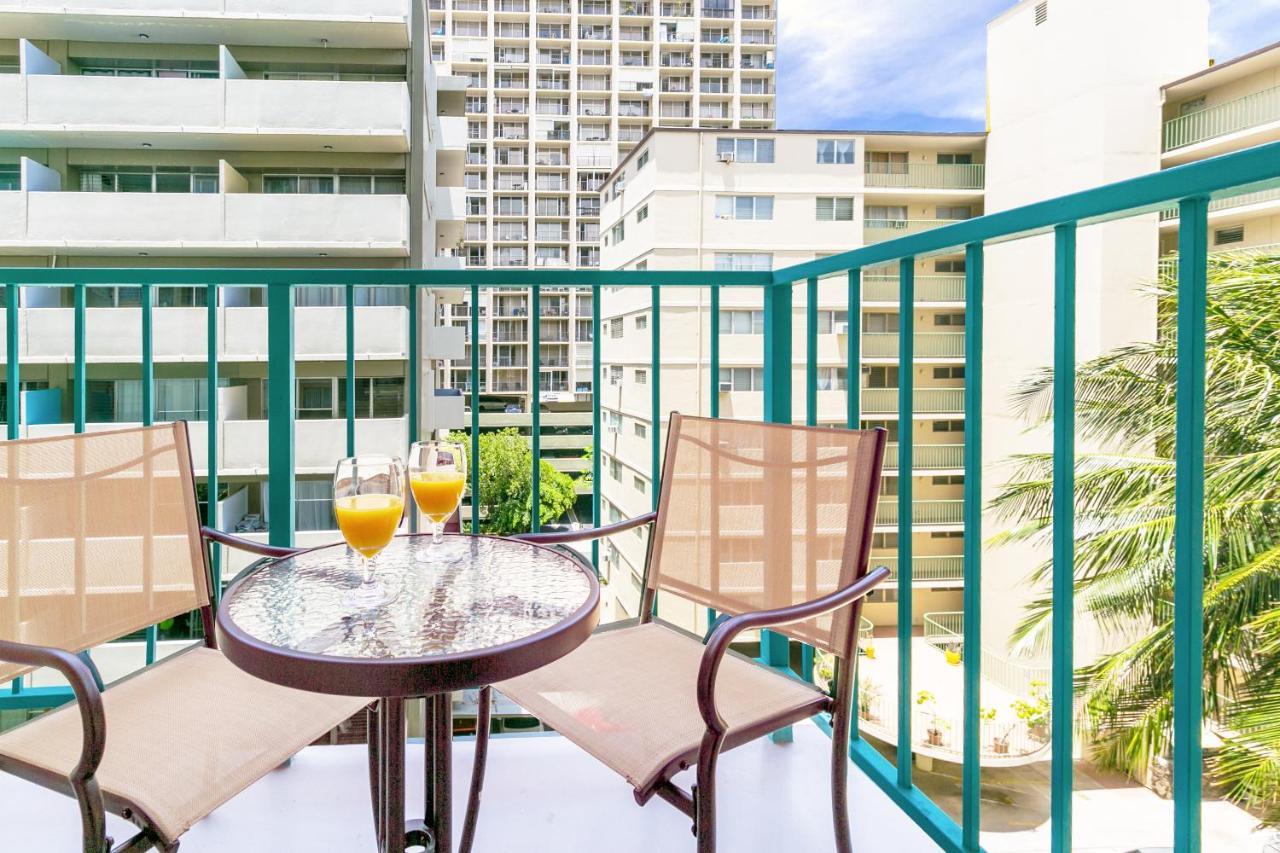 City View Studio With Pool Access In Aloha Surf! Honolulu Bagian luar foto