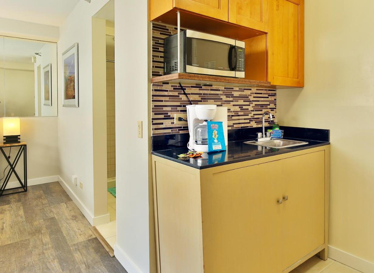 City View Studio With Pool Access In Aloha Surf! Honolulu Bagian luar foto